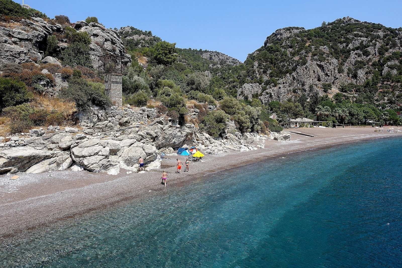 Foto von Ciftlik beach mit schwarzer sand & kiesel Oberfläche