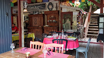 Atmosphère du Restaurant Le Resto du Village à Vallon-Pont-d'Arc - n°14