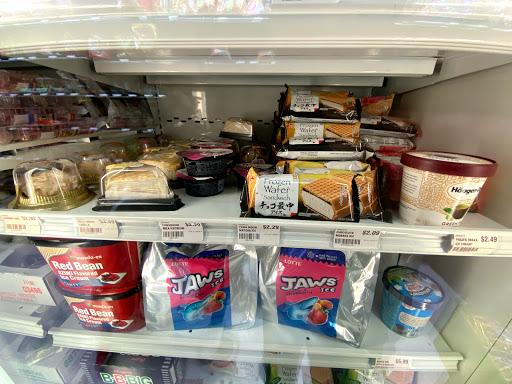 Grocery Store «Streets Market & Cafe», reviews and photos, 222 N Charles St, Baltimore, MD 21201, USA