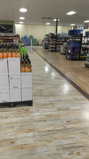 Liquor Store «Oakdale Liquors», reviews and photos, 1900 Main St, Tewksbury, MA 01876, USA