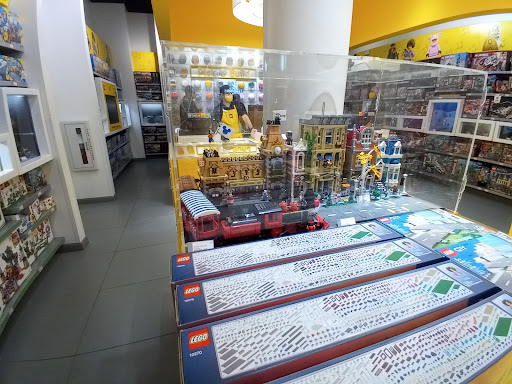 Shopping Mall «Kenwood Towne Centre», reviews and photos, 7875 Montgomery Rd, Cincinnati, OH 45236, USA