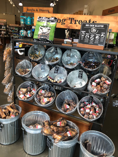 Pet Supply Store «Mud Bay», reviews and photos, 4816 Point Fosdick Dr NW, Gig Harbor, WA 98335, USA