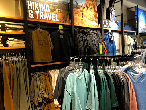 Clothing Store «Eddie Bauer Outlet», reviews and photos, 18501 Outlet Blvd #300, Chesterfield, MO 63005, USA