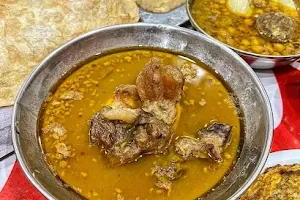 Lahori Murgh chanay and naan shop image