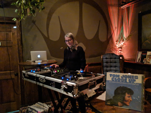 Bar «Crown Liquors», reviews and photos, 2821 N Milwaukee Ave, Chicago, IL 60618, USA