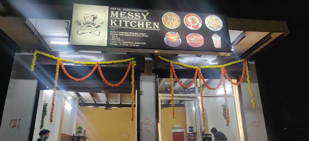 MESSY KITCHEN