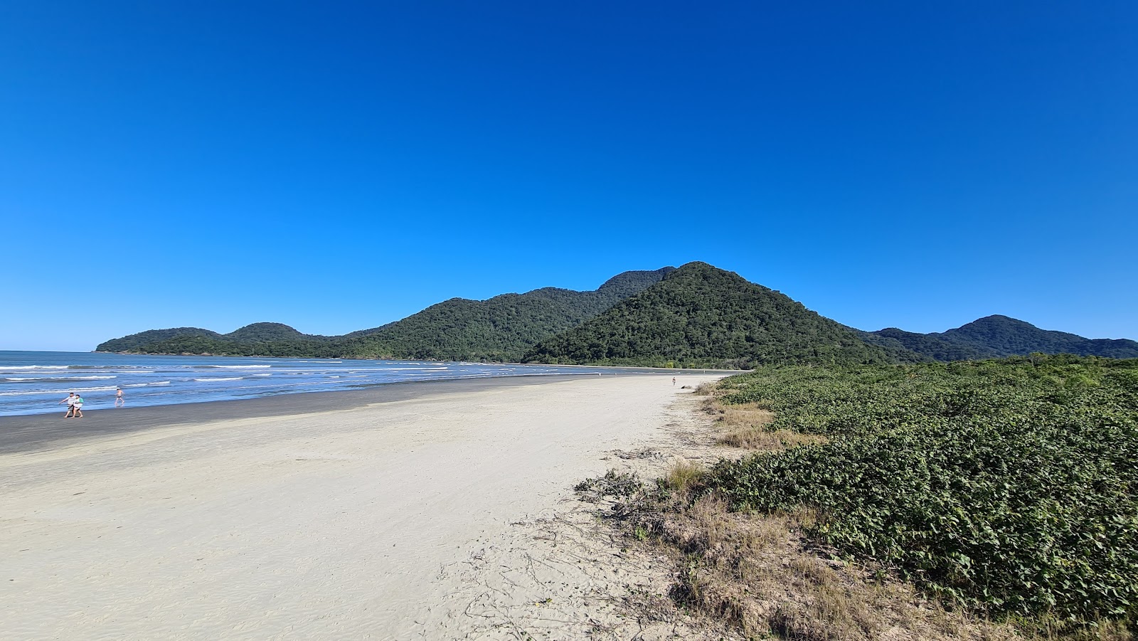 Foto van Guarau Strand met helder fijn zand oppervlakte