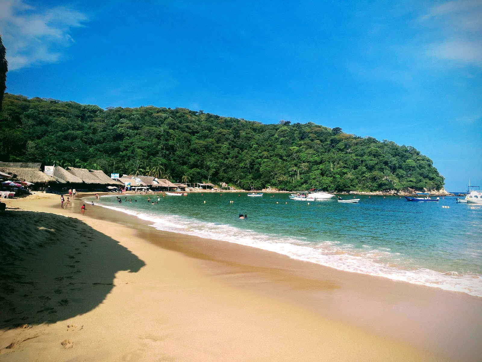 Foto di Spiaggia Maguey con una superficie del sabbia beige fine