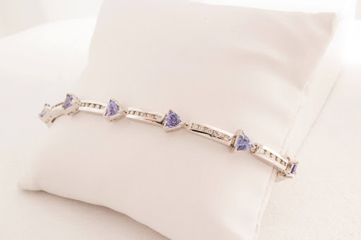 Jewelry Store «Royalty Fine Jewelers», reviews and photos, 10500 Ulmerton Rd #656, Largo, FL 33771, USA