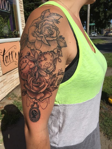 Explore gold tattoo ideas, creative tattoo ideas in Ilion, available at Stellar Studio Tattoo