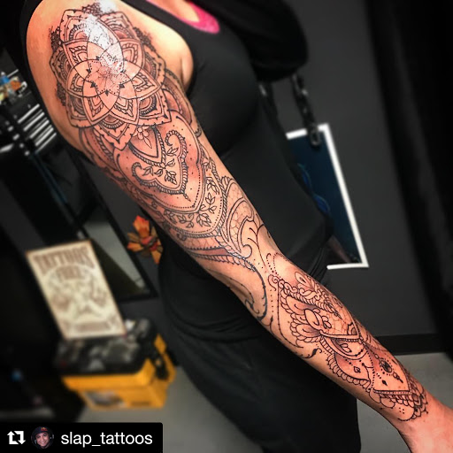 Tattoo Shop «Artistic Theories Tattoo & Gallery», reviews and photos, 247 Genesis Way, North Aurora, IL 60542, USA