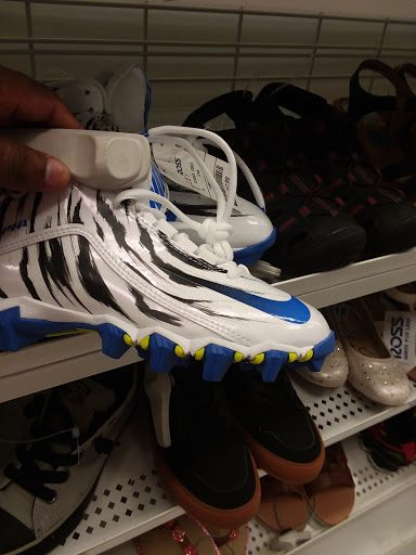 Clothing Store «Ross Dress for Less», reviews and photos, 1023 Edwards Ferry Rd NE, Leesburg, VA 20176, USA