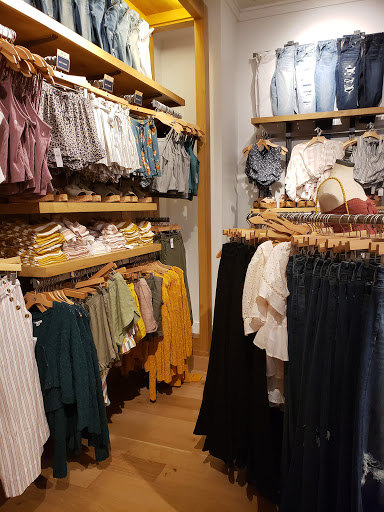 Clothing Store «AEO & Aerie Store», reviews and photos, 9767 SW Washington Square Rd, Tigard, OR 97223, USA