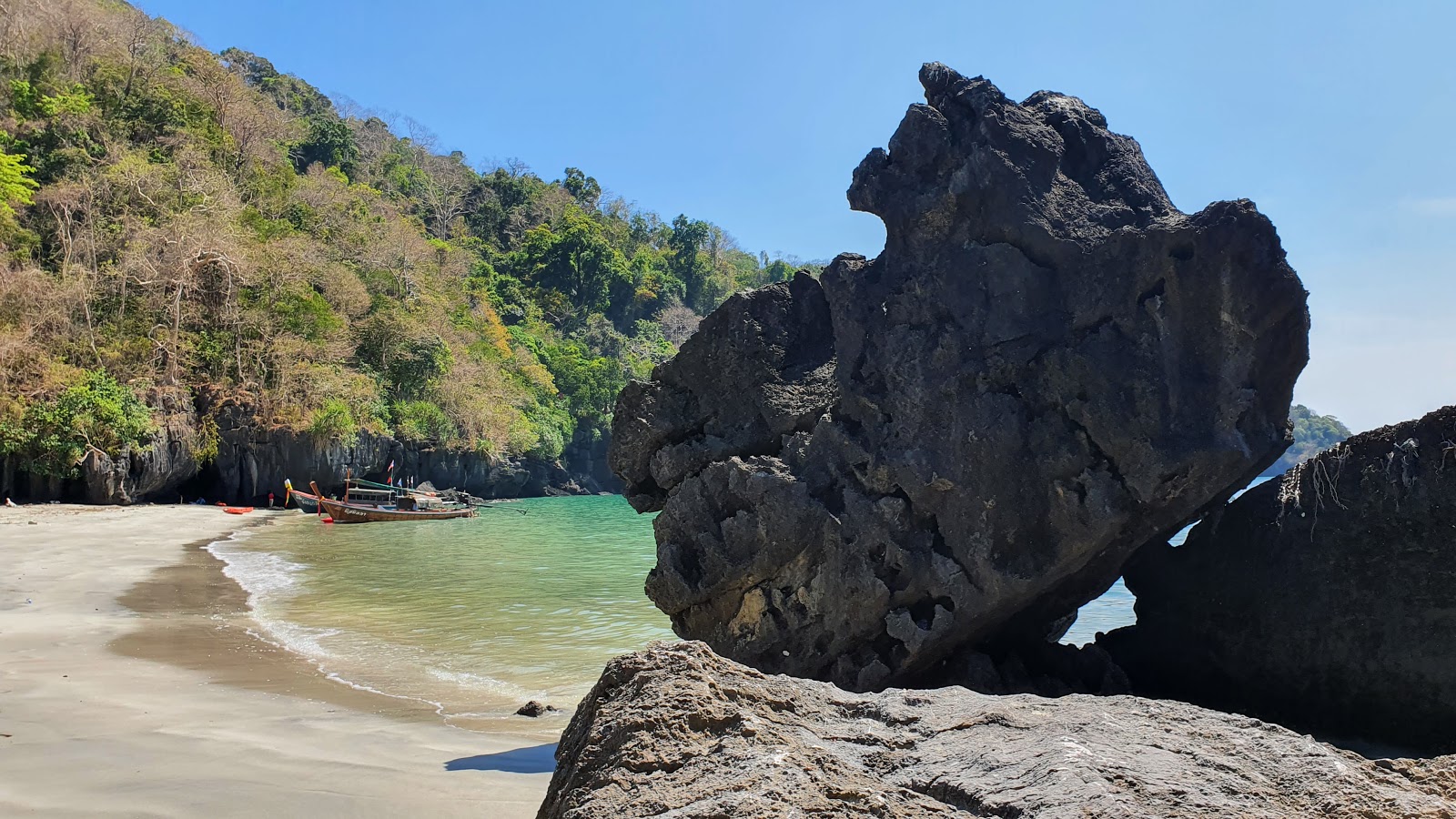 Photo of Gray sand beach with small bay