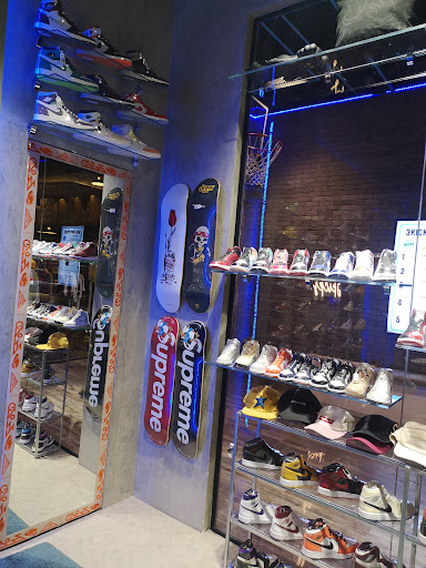 3 KICKS | Best Sneaker Store In Dubai | Air Jordans, Yeezy, Off White, Nike