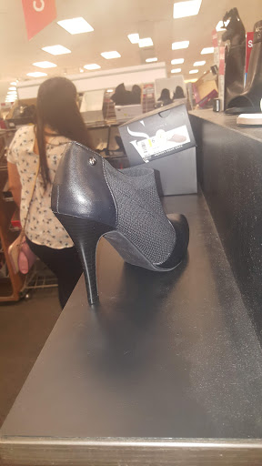 Shopping Mall «Glenbrook Shopping Center», reviews and photos, 1050 Glenbrook Way, Hendersonville, TN 37075, USA