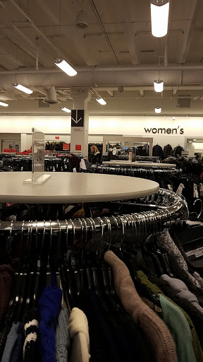 Department Store «Nordstrom Rack Lincoln Park», reviews and photos, 1551 N Sheffield Ave, Chicago, IL 60642, USA