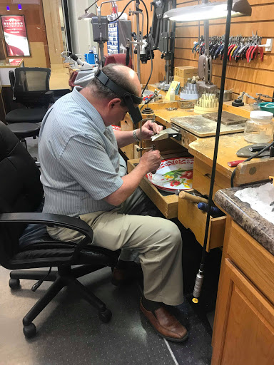 Jewelry Repair Service «Fast Jewelry Repair», reviews and photos, 401 Rosedale Shopping Center #365, Roseville, MN 55113, USA
