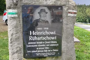 Kamień ku czci Heinricha Rübartscha image