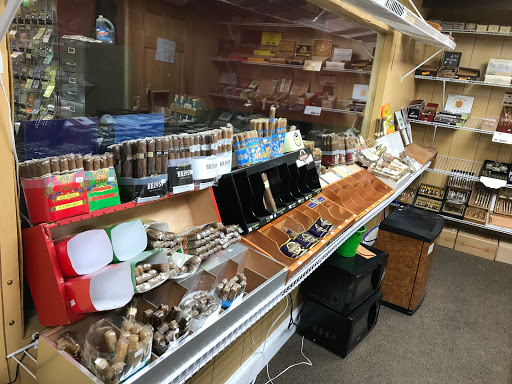 Tobacco Shop «Robbins Cigar Co», reviews and photos, 5 Davis Square, Somerville, MA 02144, USA