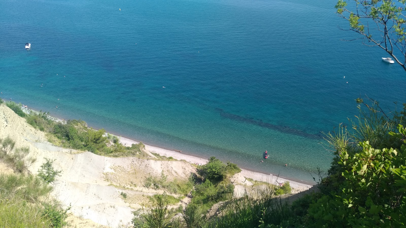 Fotografie cu Bele Skale beach amplasat într-o zonă naturală