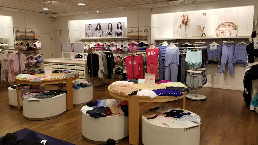 Clothing Store «Gap», reviews and photos, 1931 Wilshire Blvd, Santa Monica, CA 90403, USA