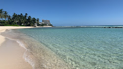 Fotografija Kokosova Plaža z turkizna čista voda površino