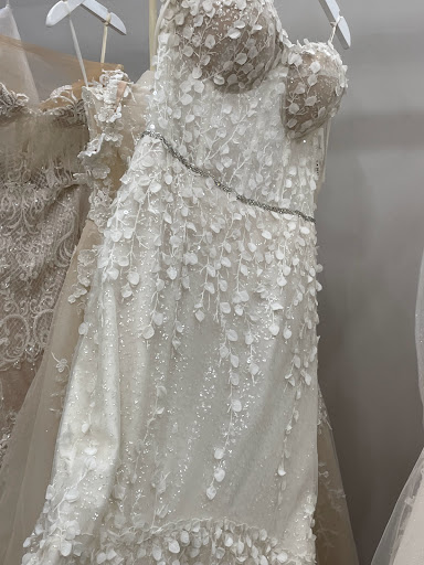 Bridal Shop «Bella Bianca Bridal», reviews and photos, 17W527 E Roosevelt Rd, Oakbrook Terrace, IL 60181, USA