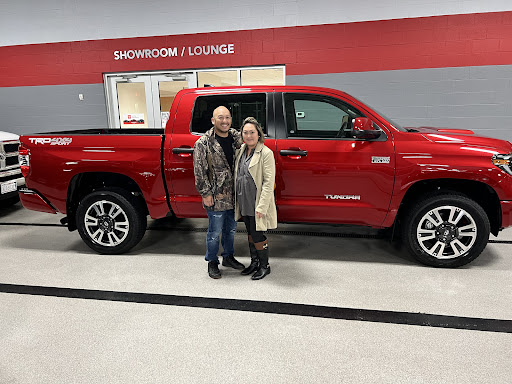 Toyota Dealer «Sam Leman Toyota Bloomington», reviews and photos, 1502 Morrissey Dr, Bloomington, IL 61701, USA