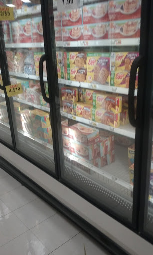 Grocery Store «Schnucks», reviews and photos, 200 N Vine St, Urbana, IL 61802, USA