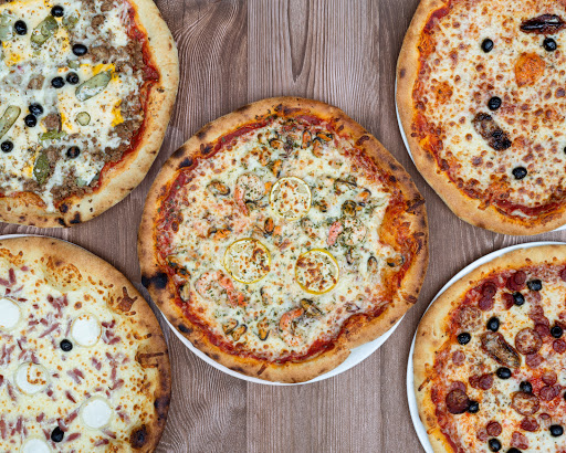 Pizza Au Feu De Bois