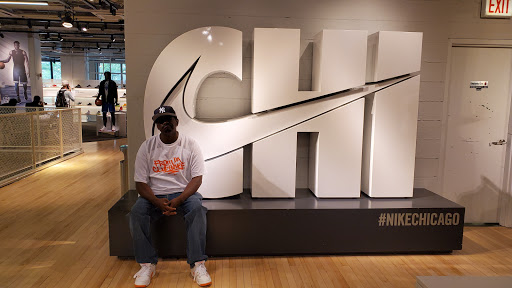 Sporting Goods Store «Nike Chicago», reviews and photos, 669 N Michigan Ave, Chicago, IL 60611, USA