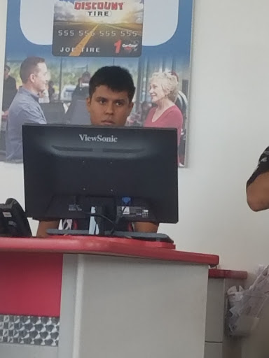 Tire Shop «Discount Tire», reviews and photos, 9099 Westheimer Rd, Houston, TX 77063, USA