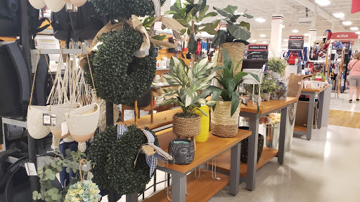 Department Store «T.J. Maxx», reviews and photos, 230 W Virginia St, Crystal Lake, IL 60014, USA