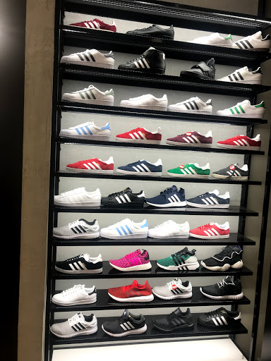 Shoe Store «Shoe Palace», reviews and photos, 8155 Camino Arroyo #13, Gilroy, CA 95020, USA