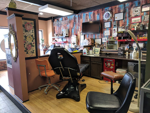 Tattoo Shop «Bee Tattoo Inc», reviews and photos, 5149 North Broadway, Chicago, IL 60640, USA