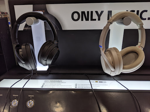 Electronics Store «Best Buy», reviews and photos, 1405 Spring Meadows Dr, Holland, OH 43528, USA