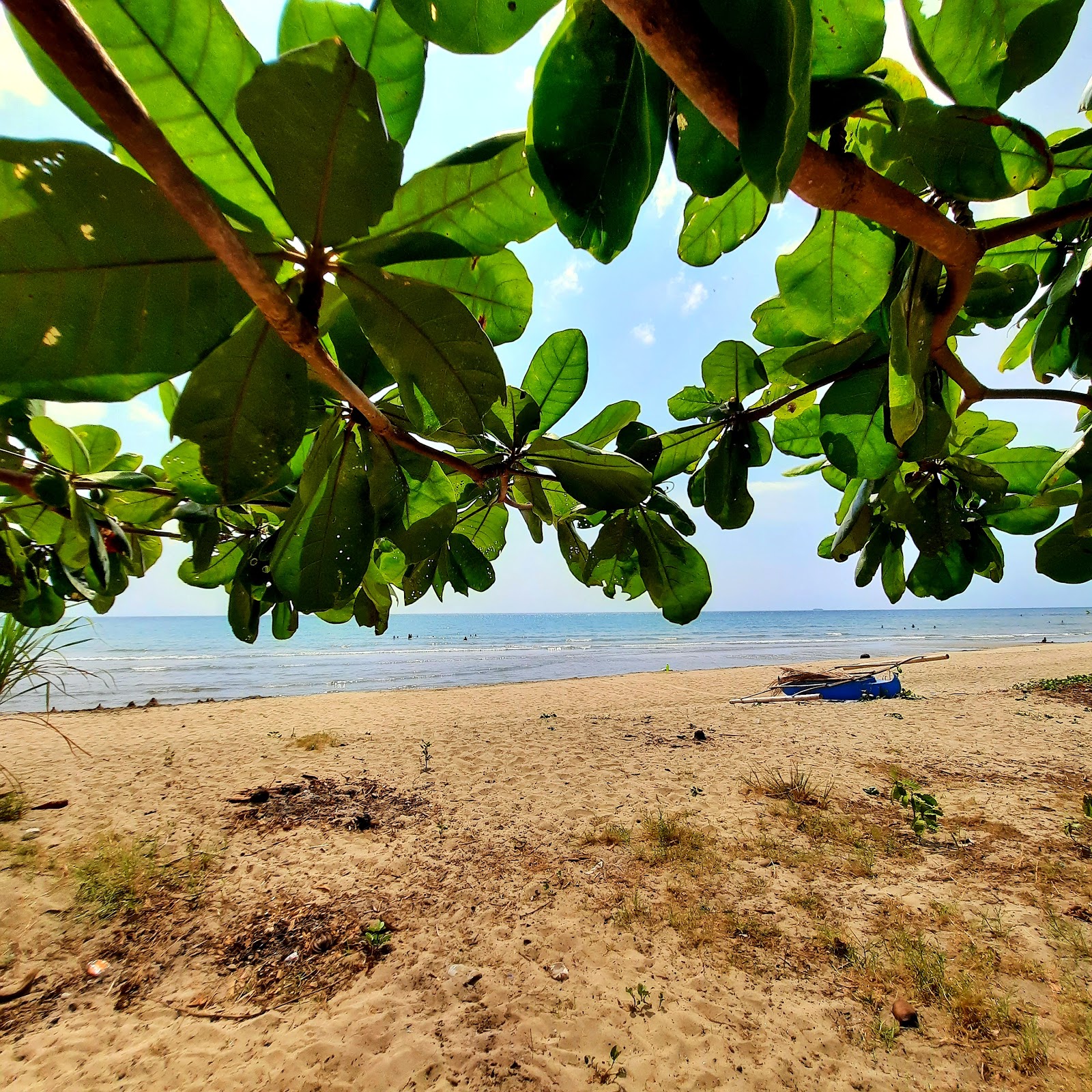 Foto van Nauhang Beach met turquoise water oppervlakte