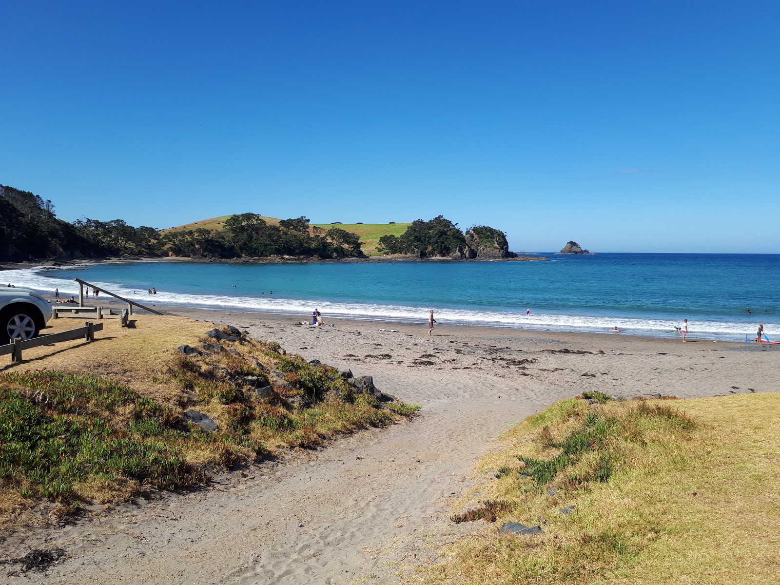 Foto von Huitau Bay Beach mit beiger sand Oberfläche