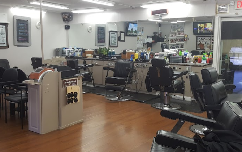 Gentleman haircuts 28303