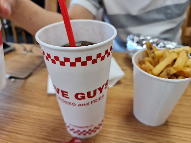 Five Guys Plaza Singapura - Restaurant