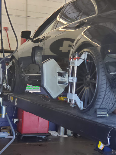 Auto Parts Store «Pep Boys Auto Parts & Service», reviews and photos, 601 E Sunrise Blvd, Fort Lauderdale, FL 33304, USA