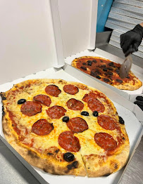 Plats et boissons du Distributeur à Pizza 24/24 Le Midi Pizzeria à Aix-en-Provence - n°3