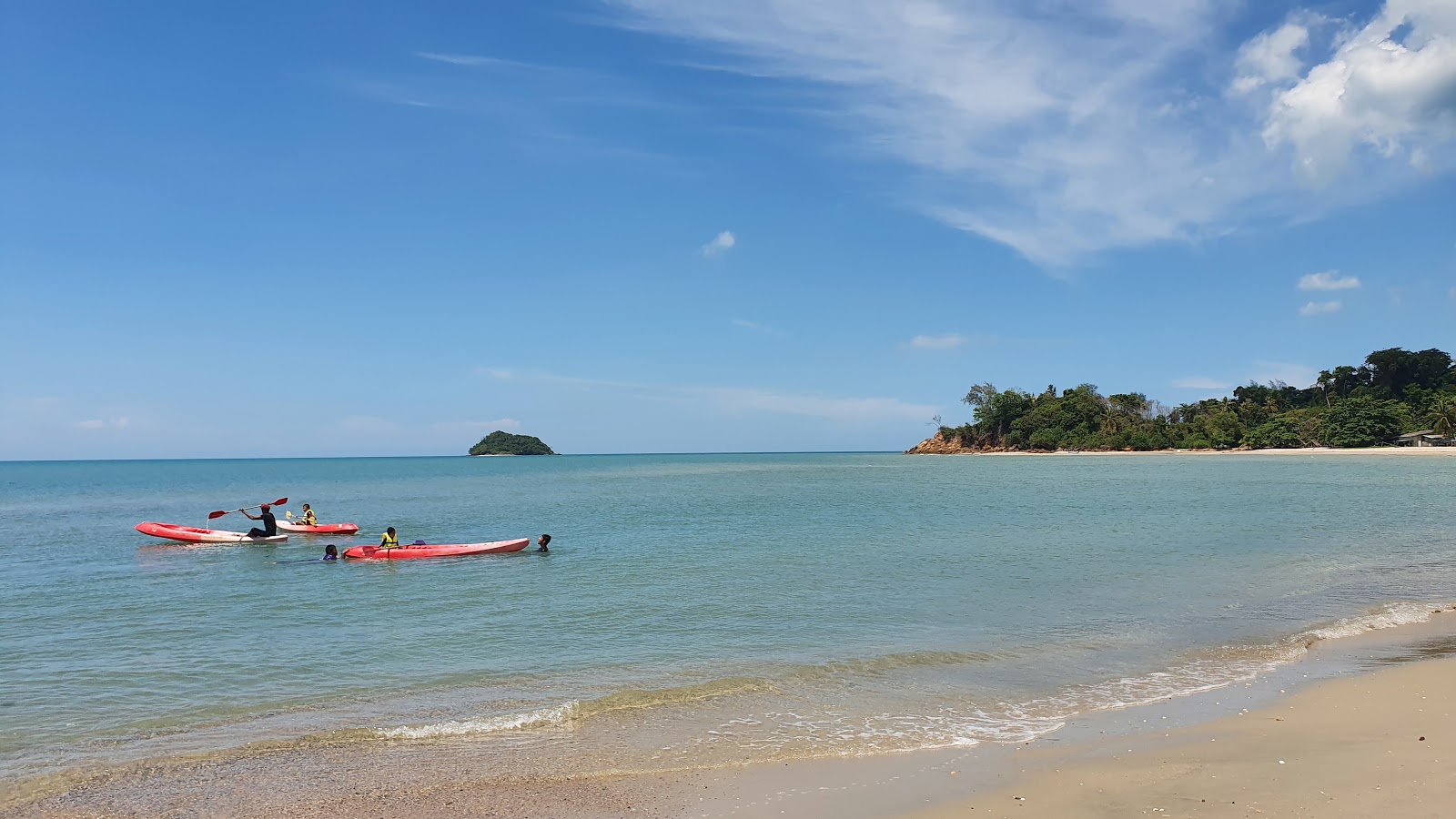 Sakom Beach'in fotoğrafı çok temiz temizlik seviyesi ile