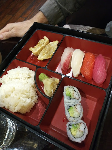 Ozen Sushi Asian Fusion image 8