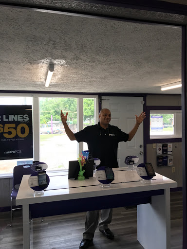 Cell Phone Store «MetroPCS Authorized Dealer», reviews and photos, 895 W Center St, Kingsport, TN 37660, USA