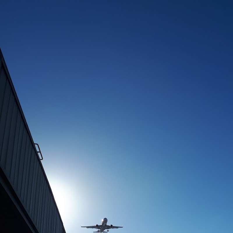 El Barrio Chino Aeropuerto Electrónicas (International Airport Center)