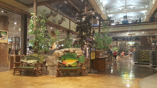 Sporting Goods Store «Bass Pro Shops», reviews and photos, 951 E Lewis and Clark Pkwy, Clarksville, IN 47129, USA