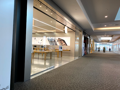 Computer Store «Apple Trumbull», reviews and photos, 5065 Main St, Trumbull, CT 06611, USA