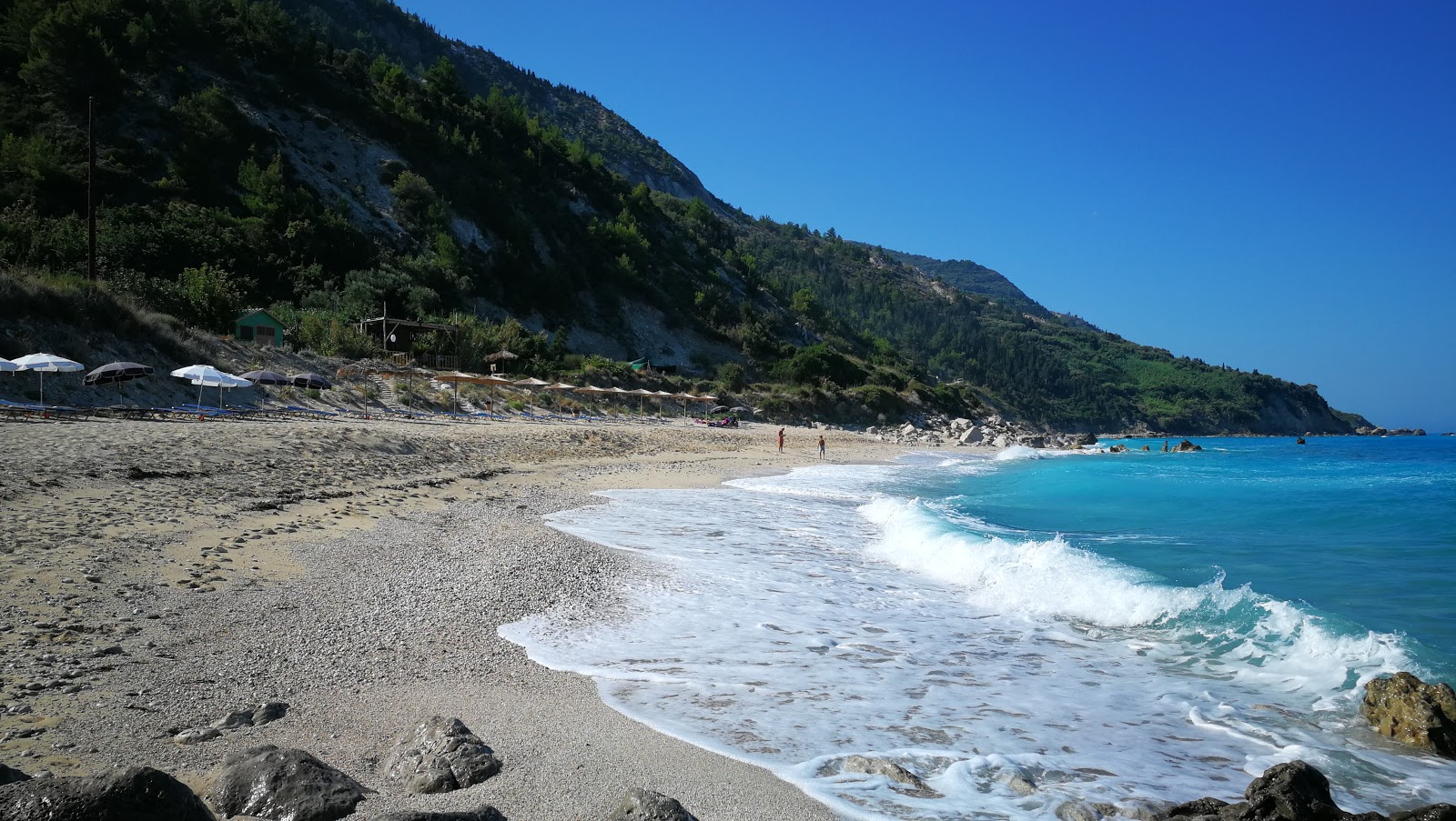 Foto van Gaidaros Beach II met lichte fijne kiezelsteen oppervlakte